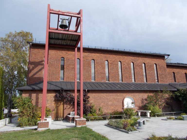 St. Olav Katolske Kirke i Tønsberg gikk fra oljefyr til bergvarmepumpe